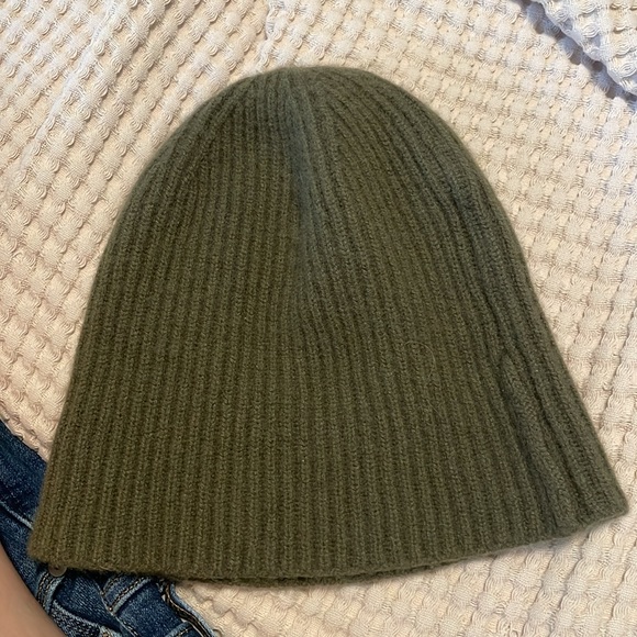 Banana Republic Beanie - Picture 4 of 4